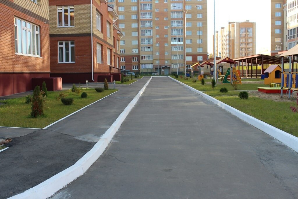 Картинки двора возле дома многоэтажного дома