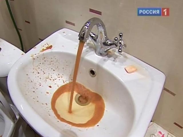 Желтая вода в стуле